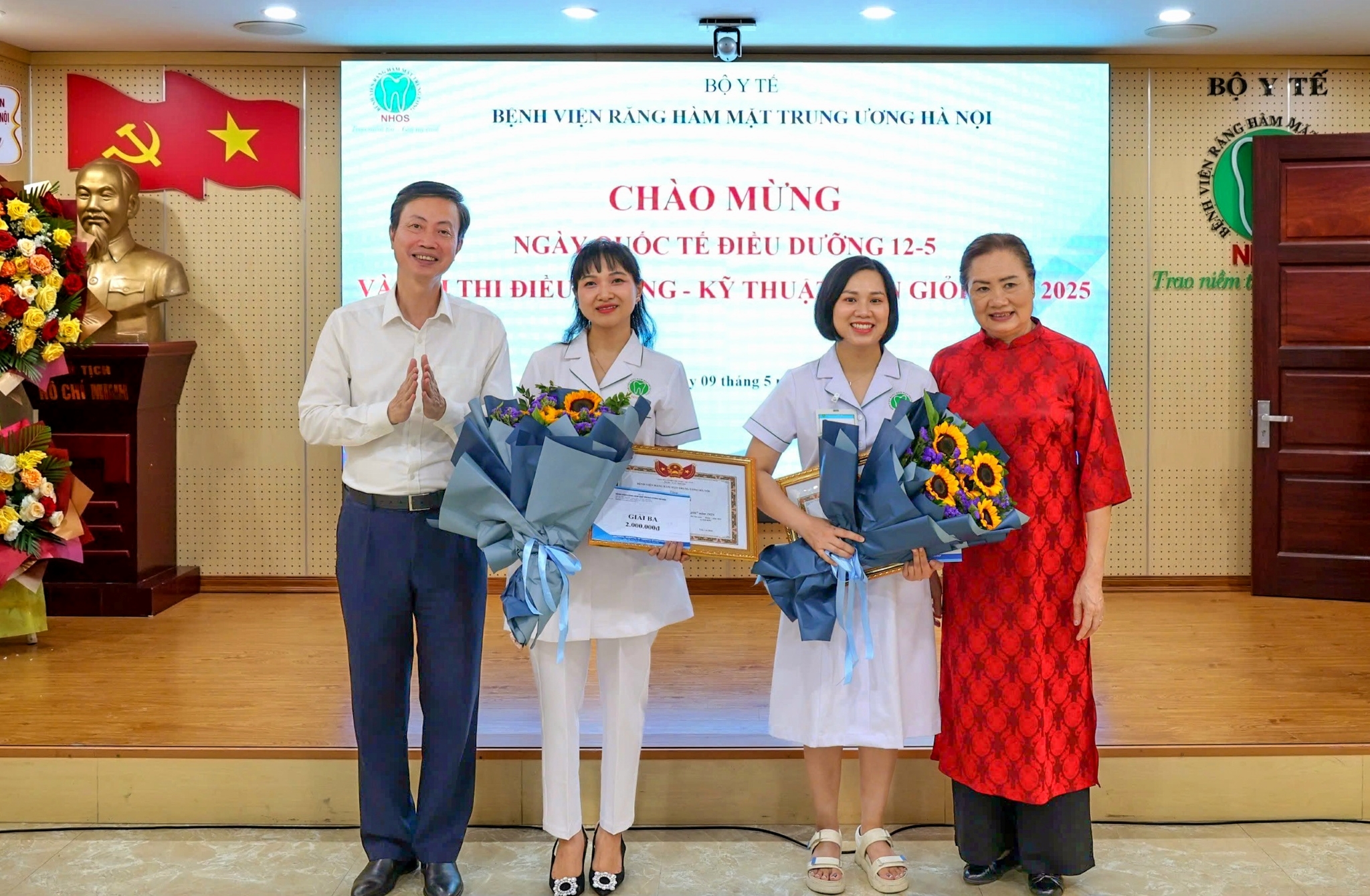 Thí sinh Lê Thị Ngọc Phương và Phan Thị Thu Hằng đồng giải ba